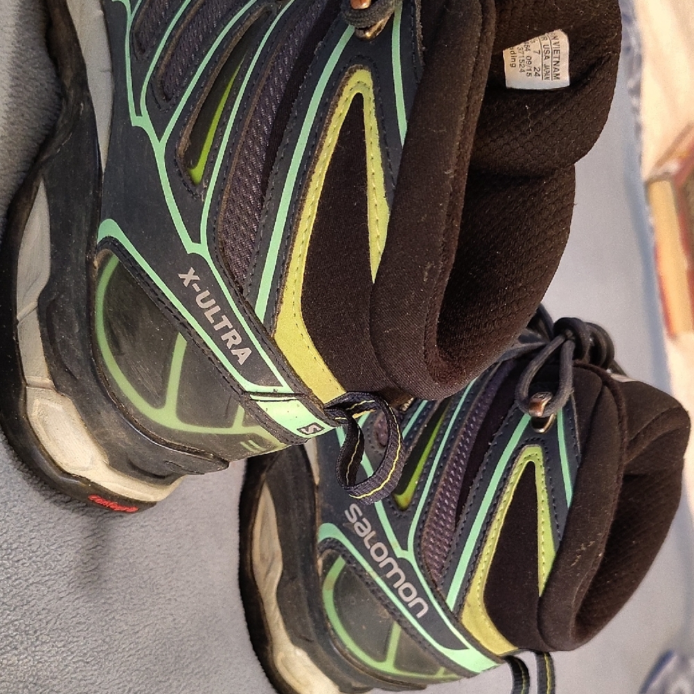 Salomon Women's Black and Neon Green Hiking Shoes Size 7 - Picture 4 of 5
